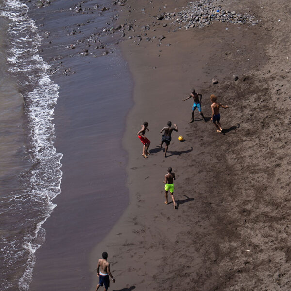 Football sur la plage de 